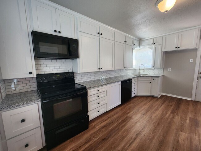 Building Photo - More Pictures of Updates Coming Soon!  Tec...