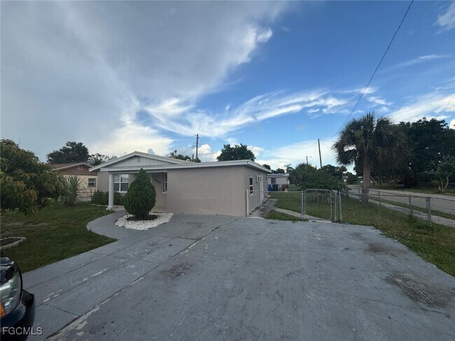 Foto del edificio - 1665 Henderson Ave