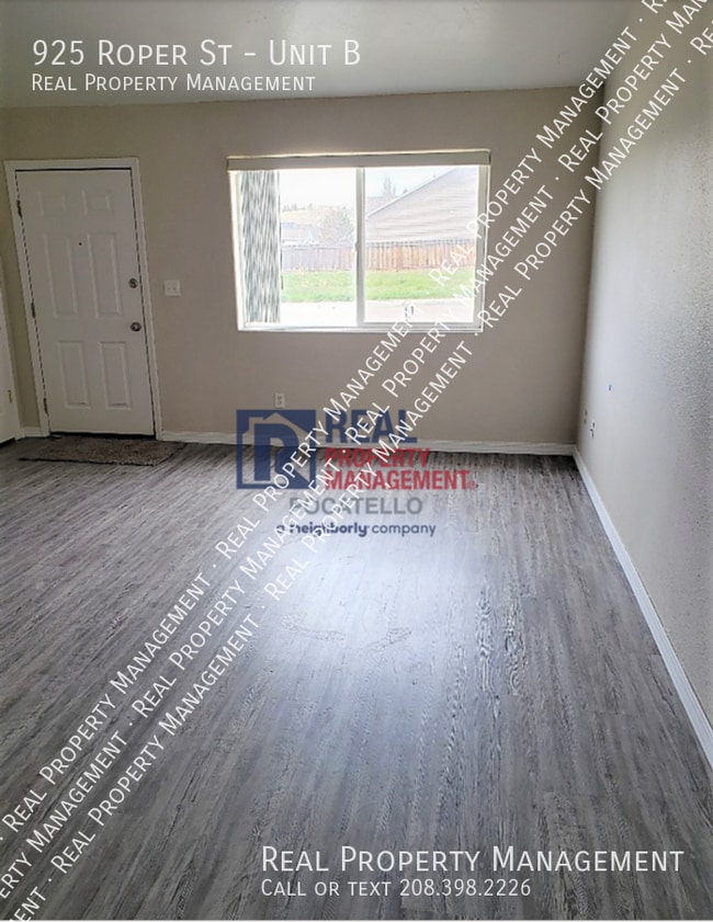 Building Photo - 925 Roper St