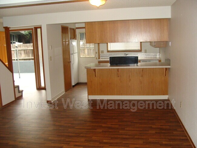 Building Photo - 1110 NE Minnehaha St