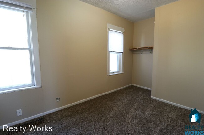 Building Photo - 3 br, 1 bath House - 804 Y Street