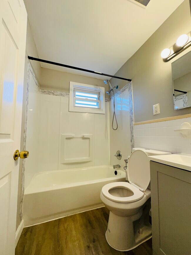 Foto del edificio - 7444 Berkshire Rd