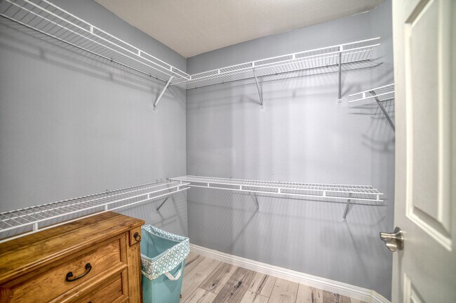 Building Photo - NEWLY RENOVATED AND FULLY FURNISHED CONDO ...