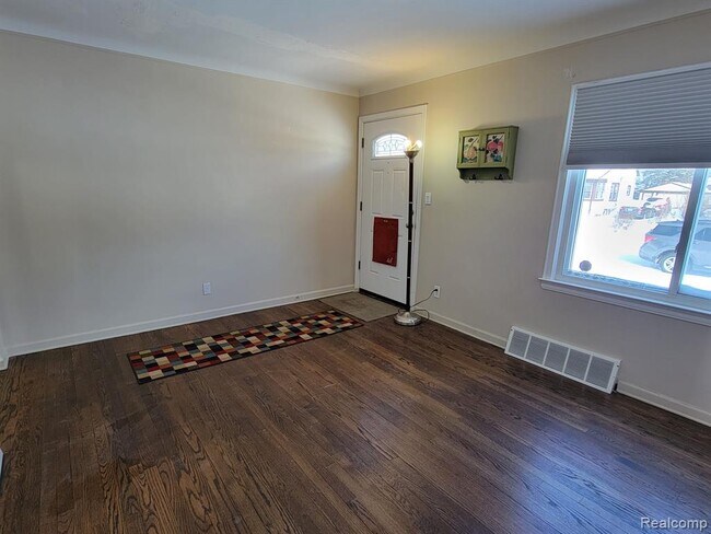 Building Photo - 21614 Lakeview St