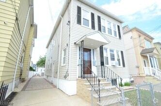 Building Photo - 74 Harrison Pl