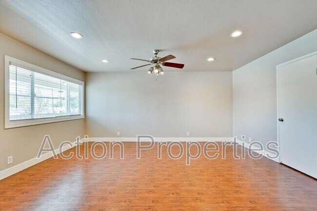 Building Photo - 4545 Moorpark Ave