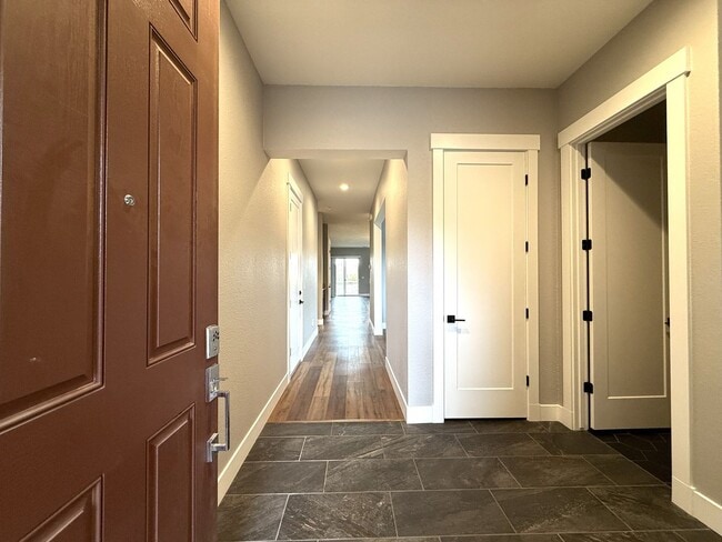 Building Photo - Beautiful single story Toll Brothers Home ...