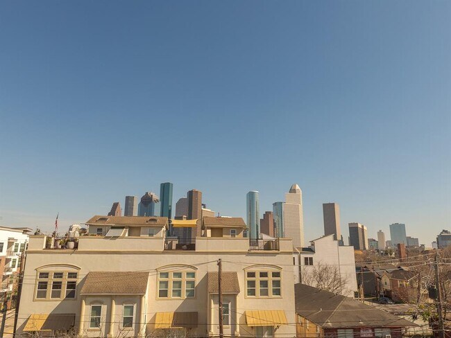 Building Photo - 1605 W Dallas St