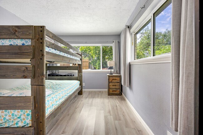 Foto del edificio - 7606 Richmond Ave.
