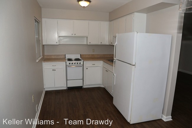 Building Photo - 3200 Fairway Ln