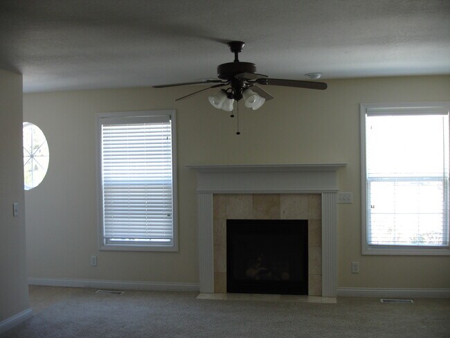 Foto del edificio - 703 Prairie View Rd