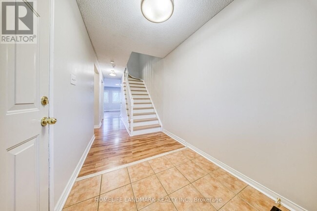Building Photo - 2422 Nichols Dr