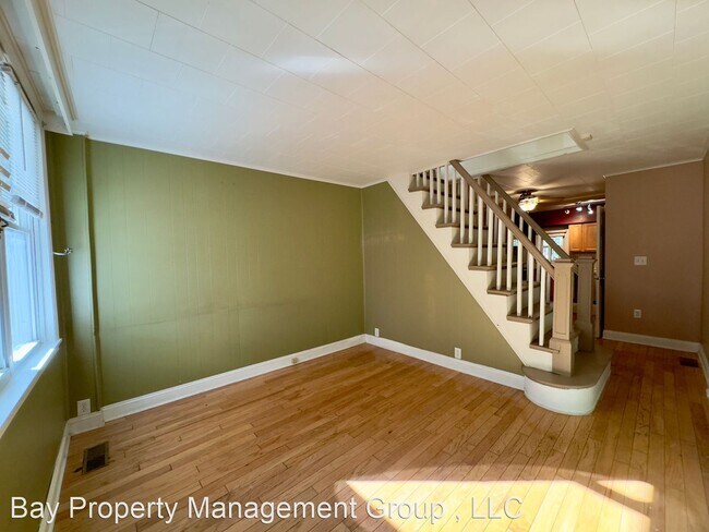 Building Photo - 2 br, 1.5 bath House - 1008 W 41st St