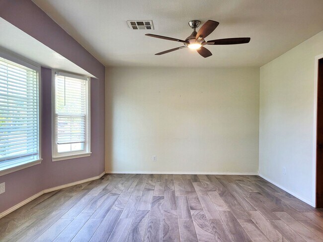 Foto del edificio - 6226 N Vermont Ave