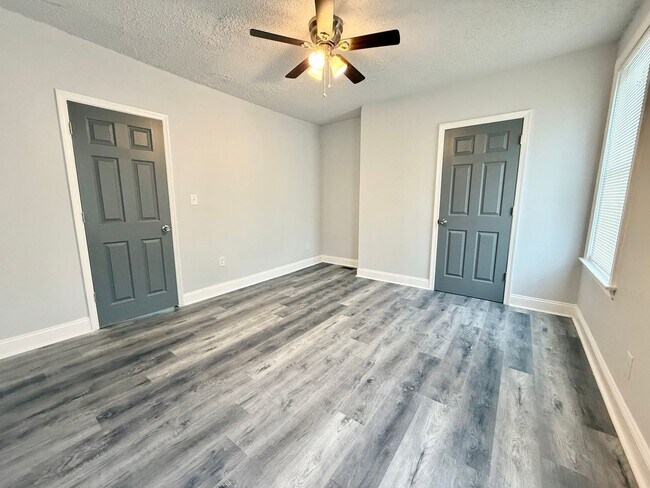 Foto del edificio - 918 E Woodlawn St