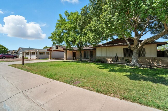 Building Photo - Inviting 3-bedroom, 2-bathroom home in the...