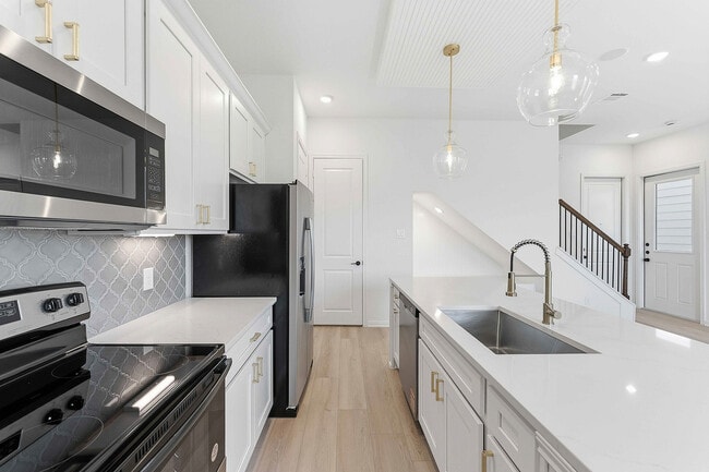 Cocina moderna - Arbor & Stone at Morton Ranch