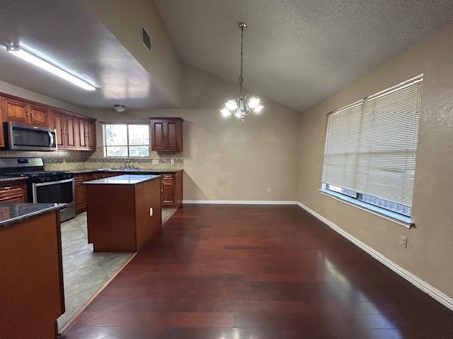 Foto del edificio - 2601 Oak Meadow Dr