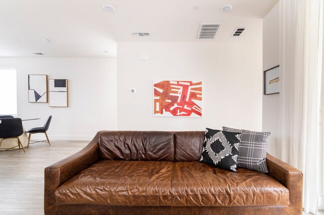 Foto del edificio - 37654 Cape Cod Rd