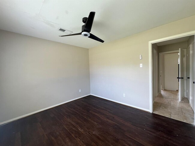 Building Photo - 4808 Crepe Myrtle Ln