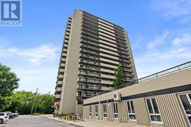 Photo du bâtiment - 158-158C McArthur Ave.