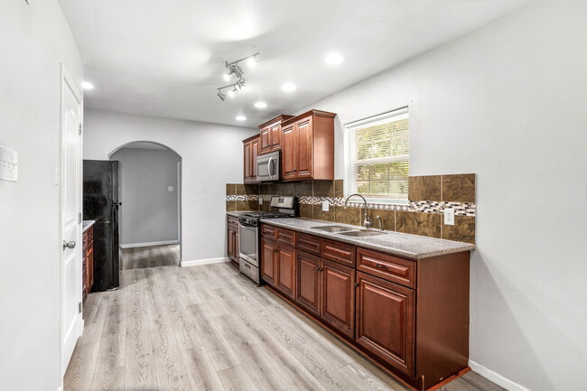 Foto del edificio - 1336 W Ridgewood Ct