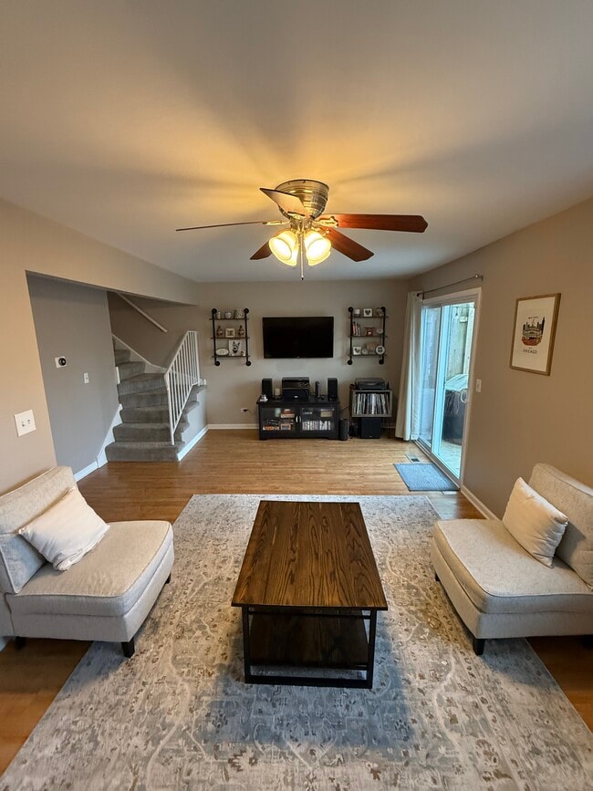 Photo - 7S478 Lynn Dr Townhome