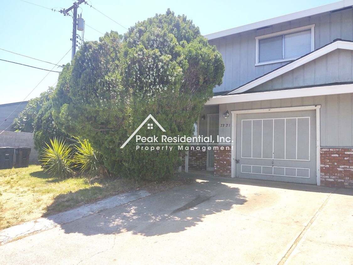 Primary Photo - Spacious 3bd/1.5ba Citrus Heights Duplex w...