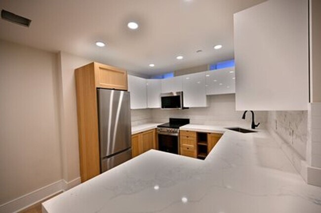 Foto del edificio - Newly Renovated 2 bed in Bay Village.... Steps away from Chinatown