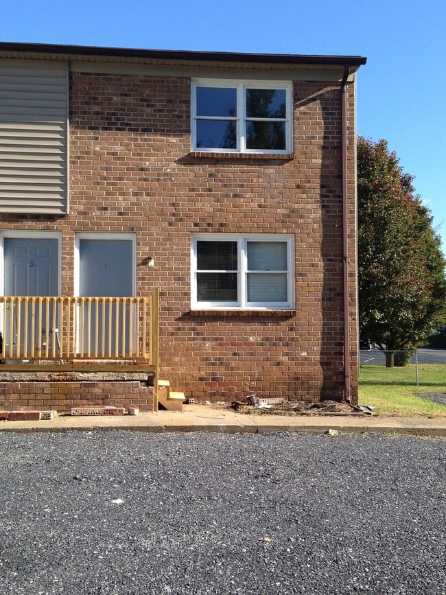 2 Bedroom Townhouse for Rent in Bridgewater - 2 Bedroom Townhouse for Rent in Bridgewater