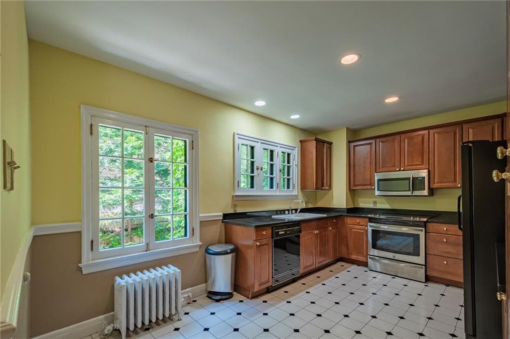 kitchen - 6221 5th Ave (Pittsburgh, PA)