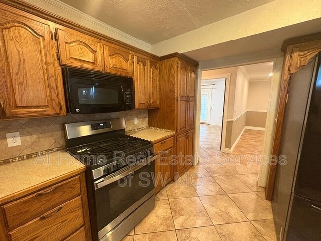 Building Photo - 226 Lilac Ln