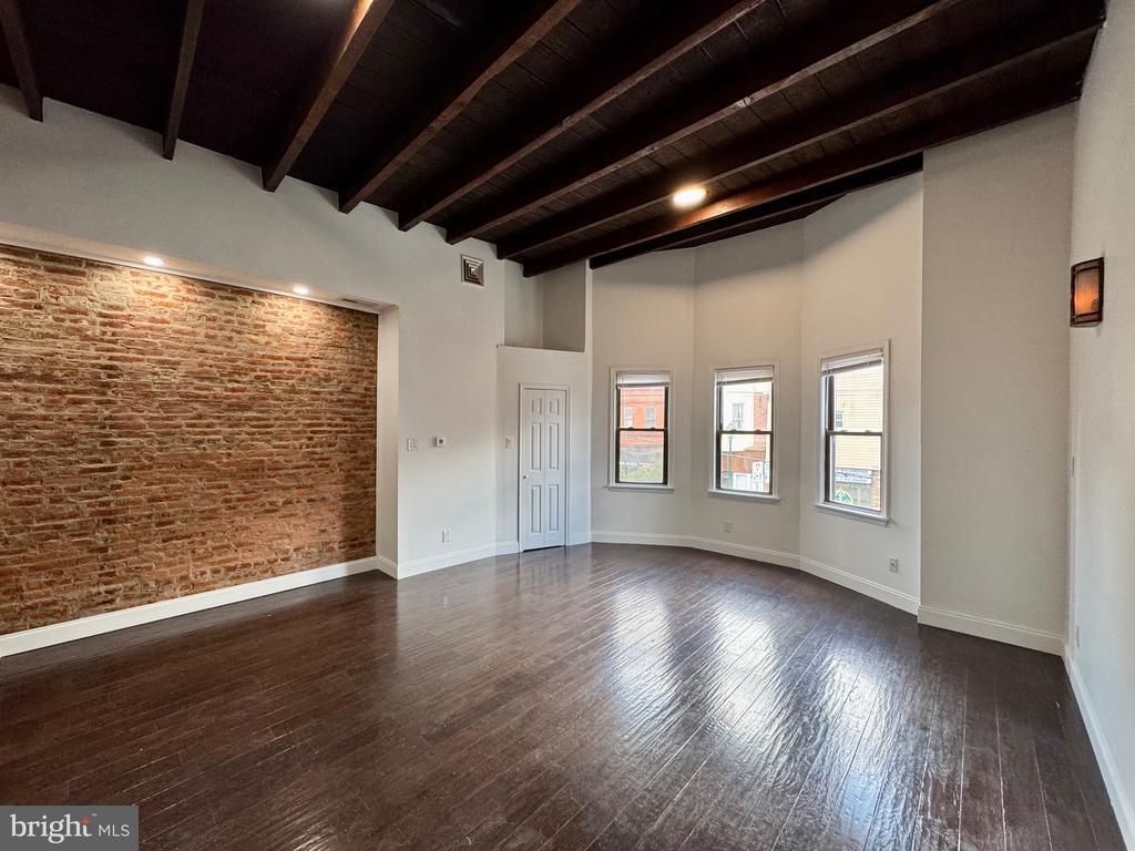 Foto principal - 3163 Richmond St