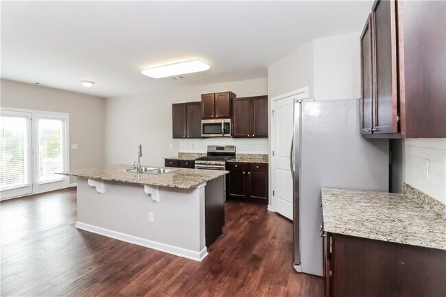 Building Photo - 315 Heritage Club Cir