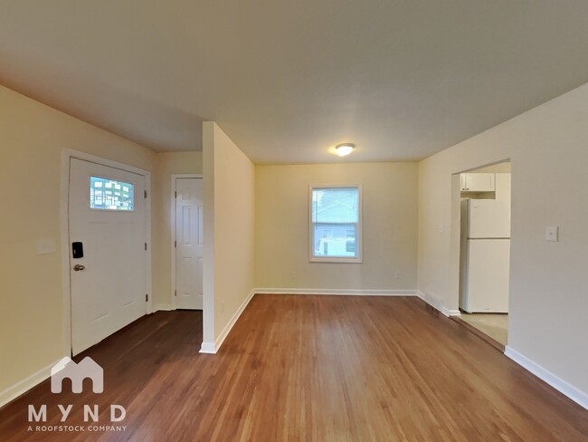 Building Photo - 3409 Eastway Dr