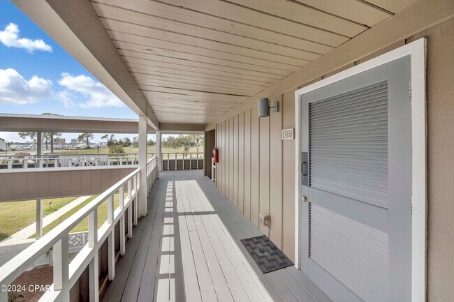 Foto del edificio - 4725 Bay Point Rd