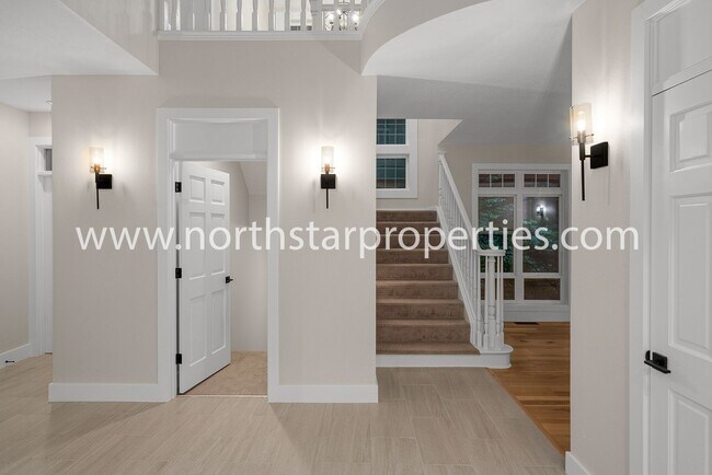 Building Photo - Gated Lake Oswego Beauty w/ADU