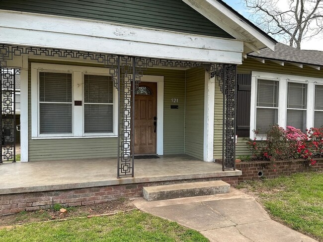 Building Photo - 521 E Charnwood St