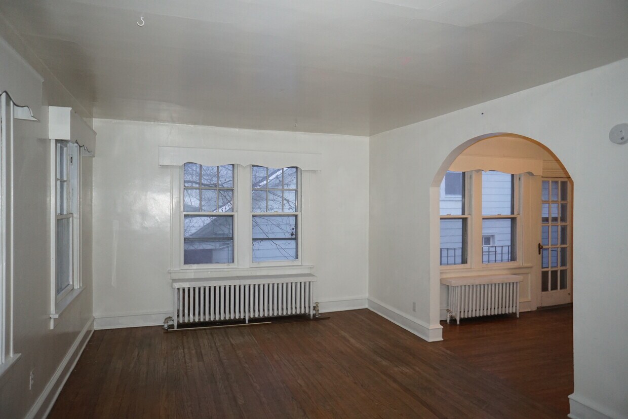 Primary Photo - 105 Clermont St