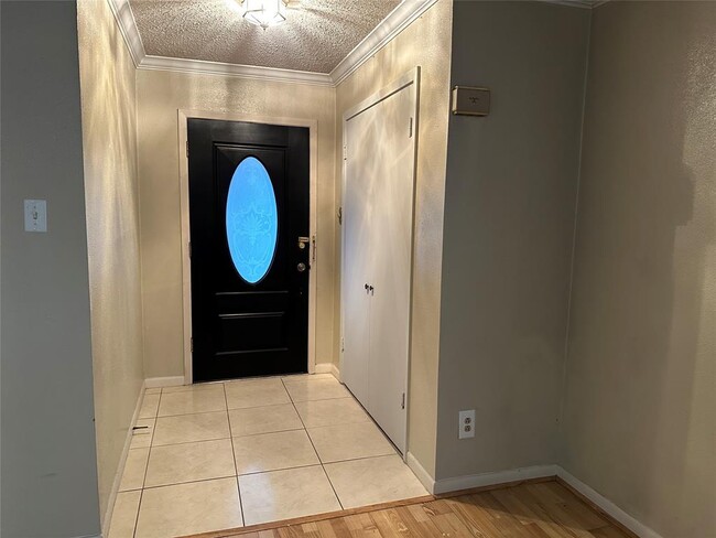 Foto del edificio - 2711 Briarhurst Dr