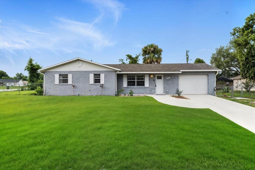 Foto principal - 3223 Buckland St