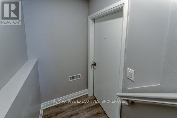 Building Photo - 1344 Brackenwood Crescent