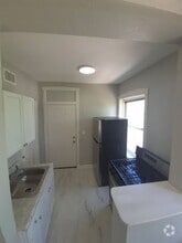 Building Photo - 1432 S Kenneth Ave