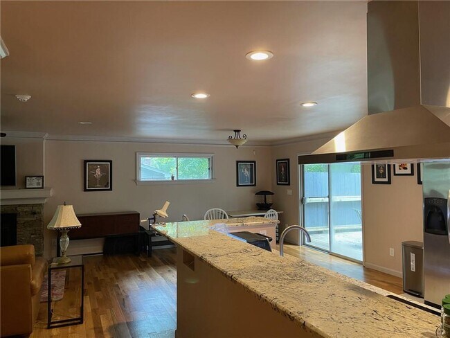 Foto del edificio - 3355 Timber Lake Rd NW