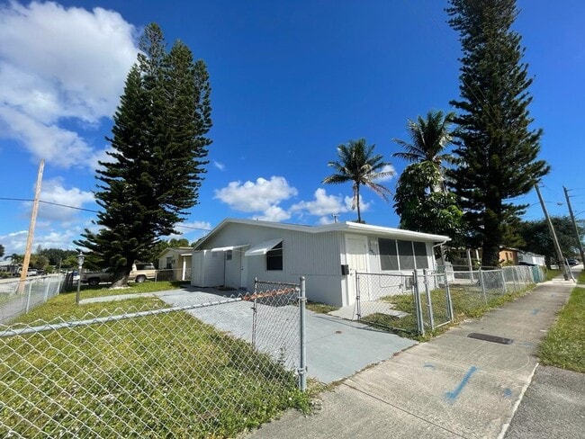 Building Photo - 2971 NW 11th St