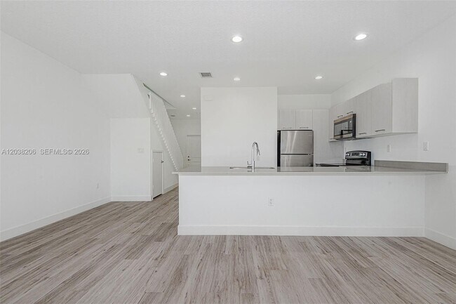 Foto del edificio - 635 NW 30th Ave