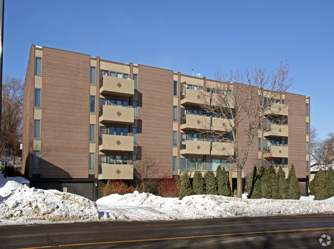 Primary Photo - Skyline Condominiums