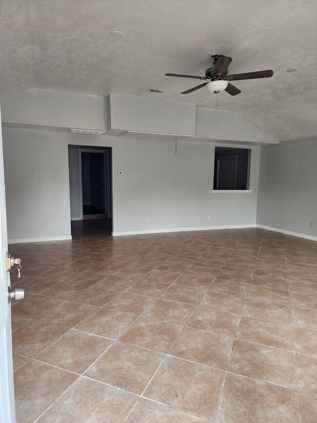 Building Photo - 13802 Hooper Rd