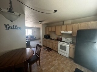 Building Photo - 49 Cedar Dr