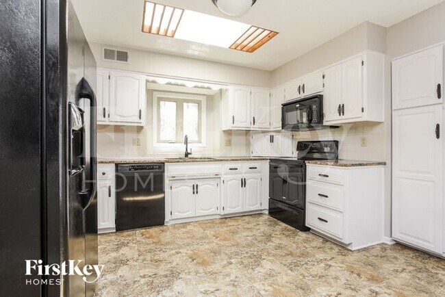 Foto del edificio - 8321 N Highland Ave